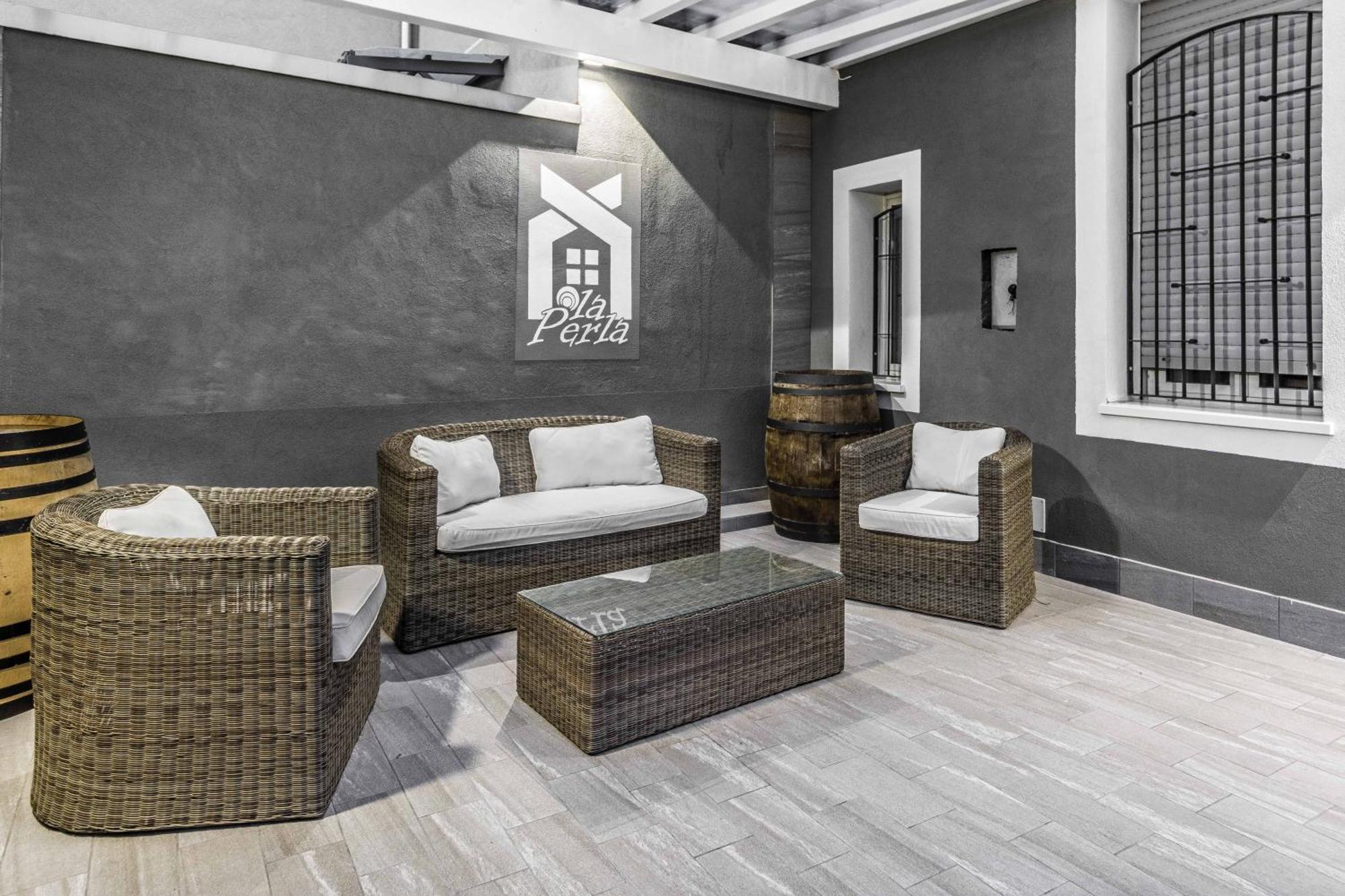 La Perla Rooms Saronno Exteriör bild